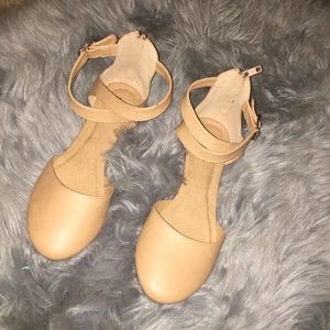 Flat beige shoes